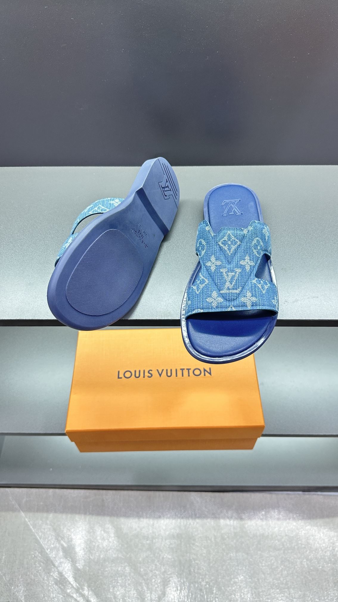 Louis Vuitton Slippers